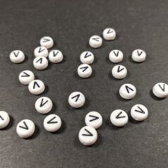 Plastic Beads V Round