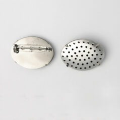 Brooch, 30x22mm Brooch Clip Oval Flat Disc with 4 prongs setting with Perforated beading Disc - Nickel Plated Steel